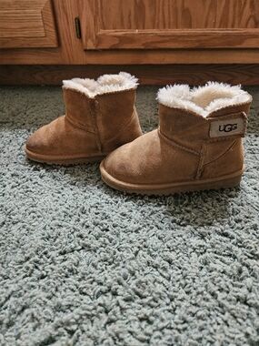 UGG Toddler Classic Mini Boots in Chestnut